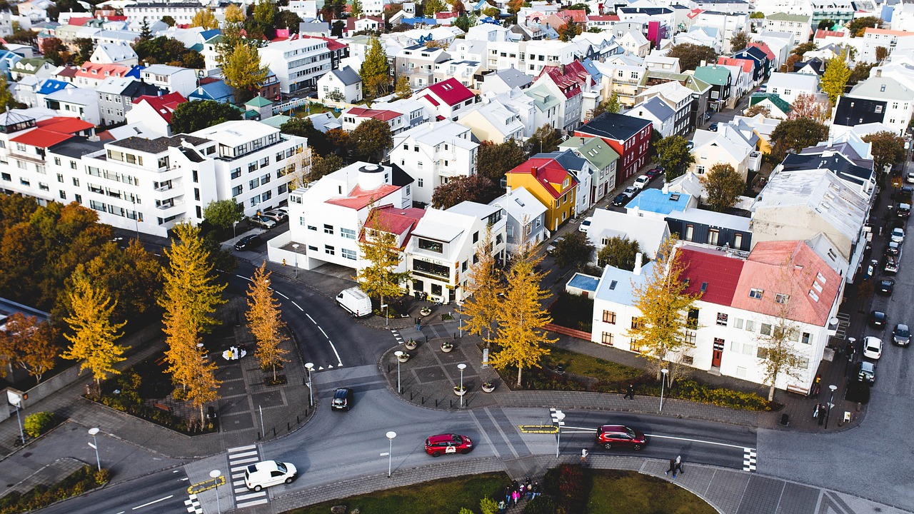 我国住房发展已经进入新阶段——从政策、市场与居住需求角度的探讨