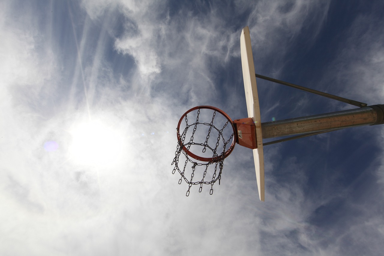 布拉德利缺席的NBA复赛，一场篮球与人生的交错剧